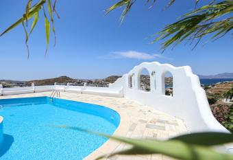 Mykonos in White has Balcony rooms