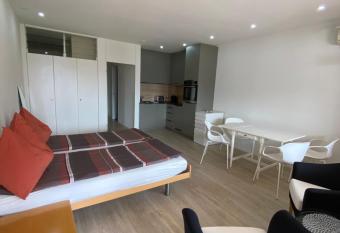 Holiday On The Lake Lugano 5 allows 18 year olds to book a room