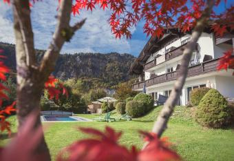 Anna Pertl - lieblingsquartier allows 18 year olds to book a room