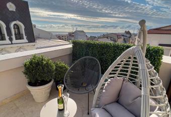 Olympic Boutique allows 18 year olds to book a room