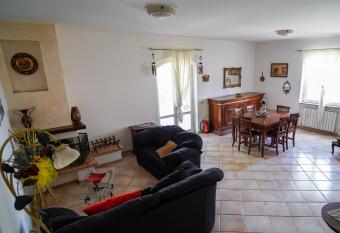 Free parking-Animal Friendly- Rainbow MagicLand has Balcony rooms