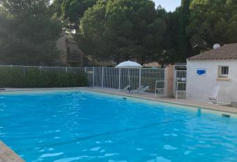 R  sidence Piscine Village naturiste - Pin  de allows 18 year olds to book a room