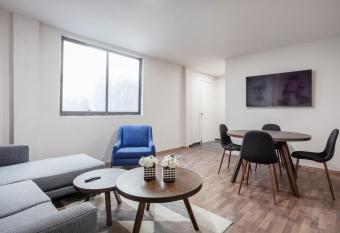 Explore Condesa Roma at 2br Apartment Paseo de la Reforma has Balcony rooms