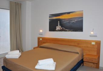 BluOtranto has rooms with a private hot tub