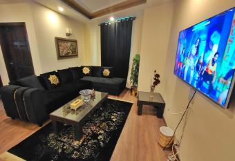 Family Friendly & Peaceful 3 Bed APT, Free Wifi has Balcony rooms