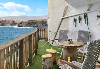 Blekys House has Balcony rooms