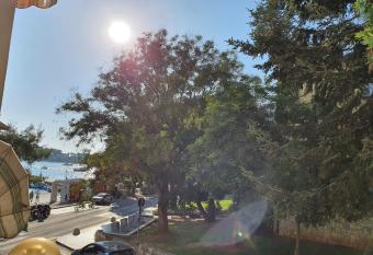 Dolce Vista Pore   allows 18 year olds to book a room