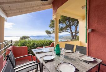 Breathtaking view house with large garden - Dodo et Tartine has Balcony rooms