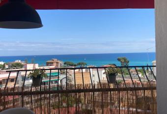 beach&mountain apartment has Balcony rooms