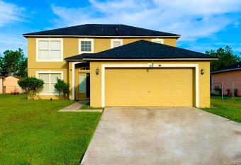 Close 2 Disney Fun House - Free Wine, Coffee, Game room & BBQ Grill allows 18 year olds to book a room