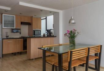 Acogedor Departamento Roma Norte allows 18 year olds to book a room