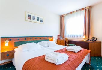 Qubus Hotel Gorz  w Wielkopolski allows 18 year olds to book a room