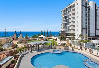 Mooloolaba International 101 has Balcony rooms