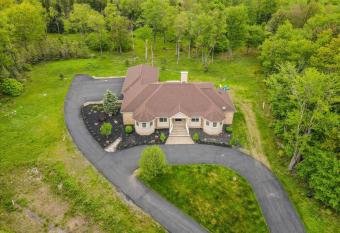10-BR Elegant countryside villa in Tobyhanna (738). has Balcony rooms