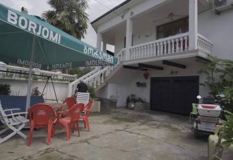 NOD VILA has Smoking rooms