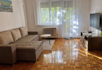 Karman Apartman - 2 bedroom entire flat in the center has Balcony rooms