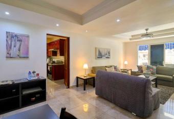 Escape Apartmemt Steps to Downtown Center Mall in Mirador Norte allows 18 year olds to book a room