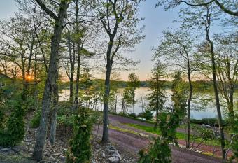 5-BR Lake Harmony chalet cabin in Poconos (197) has Balcony rooms