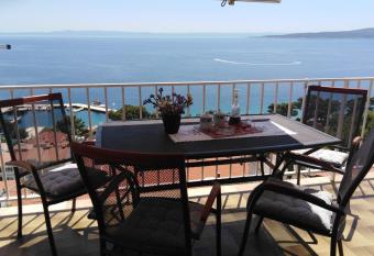 Apartman Ivan 2 has Balcony rooms