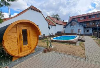 B&B Talstation Ferienwohnung f  r 2 Personen allows 18 year olds to book a room