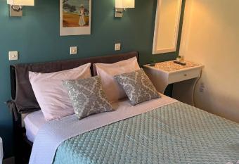 Roxani Studios-Apartments has Balcony rooms