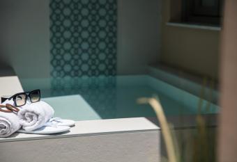 Gateway Suites has Balcony rooms