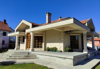 Luxury Home Cetinje has Balcony rooms