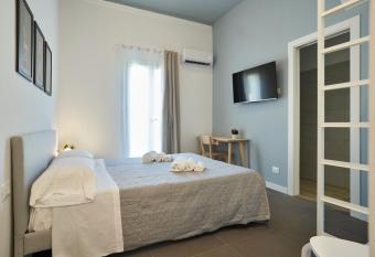 La Terrazza sul Barocco allows 18 year olds to book a room