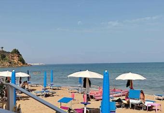 Casa vacanza has Balcony rooms