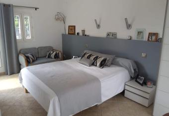 La L  zardi  re has Balcony rooms