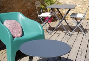 Studio cosy, centre historique Malestroit allows 18 year olds to book a room