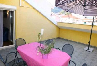 Apartman Ana Sofia has Balcony rooms