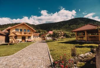 Casa Bunicilor has Balcony rooms
