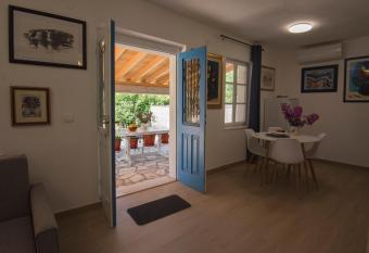 Studio apartman ROZA has Balcony rooms