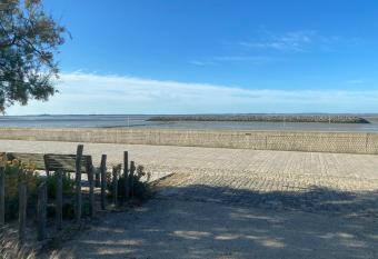 Ch  telaillon-Plage, maison de p  cheur en front de mer has Balcony rooms