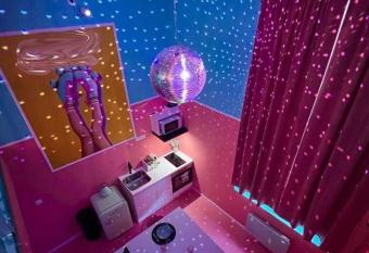 Funky House - Jacuzzi - Billard - Netflix & Home Cin  ma - Nintendo switch & jeux has Balcony rooms