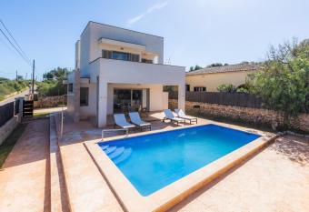 Villa Garlanda has Balcony rooms