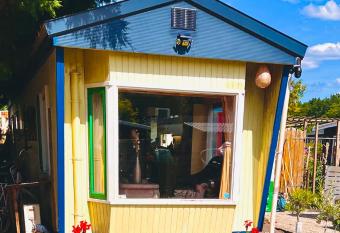 TinyHOuse Chalet Le JasOn has Balcony rooms