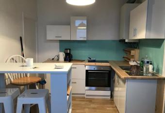 La maison de Sloan has Balcony rooms