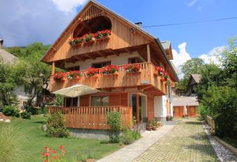 Apartments Vila Jelka has Balcony rooms