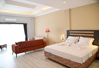 Villa Sevilla has Balcony rooms