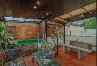 Casa Los Naranjos Hostal has Balcony rooms