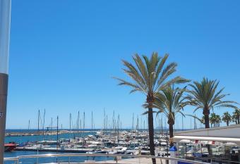 Apartamento en Estepona a metros del Puerto Deportivo has Balcony rooms