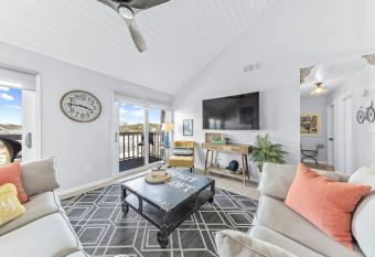 Cotton Bayou Condo 7F has Balcony rooms