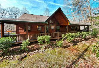 CreekView Dream Cabin has Balcony rooms