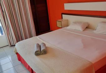 Studio r  sidence de la Baie allows 18 year olds to book a room