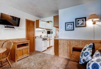 Affordable Breck Getaway with Recent Updates, Spacious Lobby, Outdoor Hot Tubs PM2B allows 18 year olds to book a room