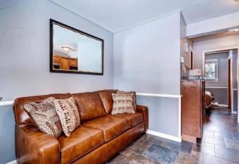 Stunningly Appointed 1 Bedroom, Adjacent to Slopes and Hiking Walk to Downtown! PM2C allows 18 year olds to book a room