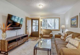 Charming & Renovated Two-Bedroom Condo Nestled Near a Serene Mountain Stream PM1D allows 18 year olds to book a room