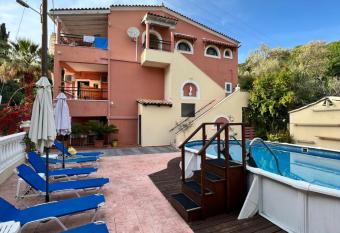 Aeleni apartment has Balcony rooms